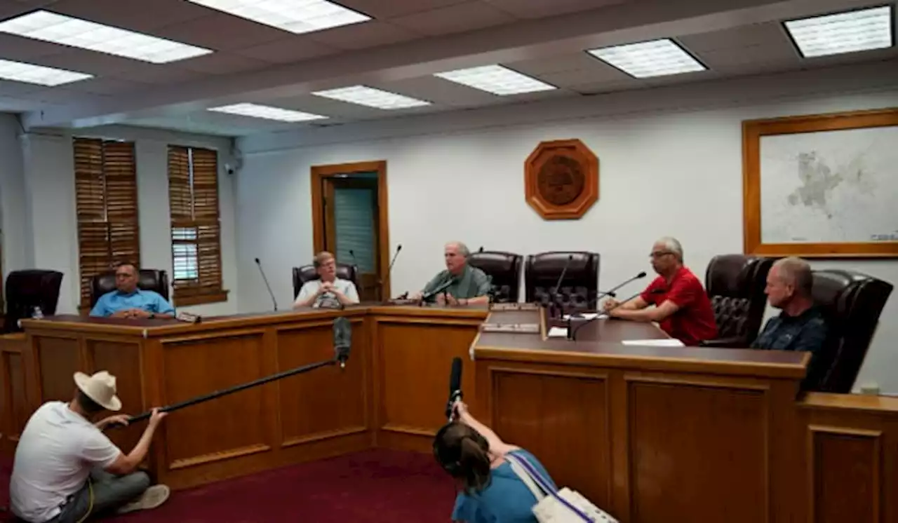 WATCH LIVE: Uvalde City Council to vote on a ‘leave of absence from future meetings’ for Pete Arredondo