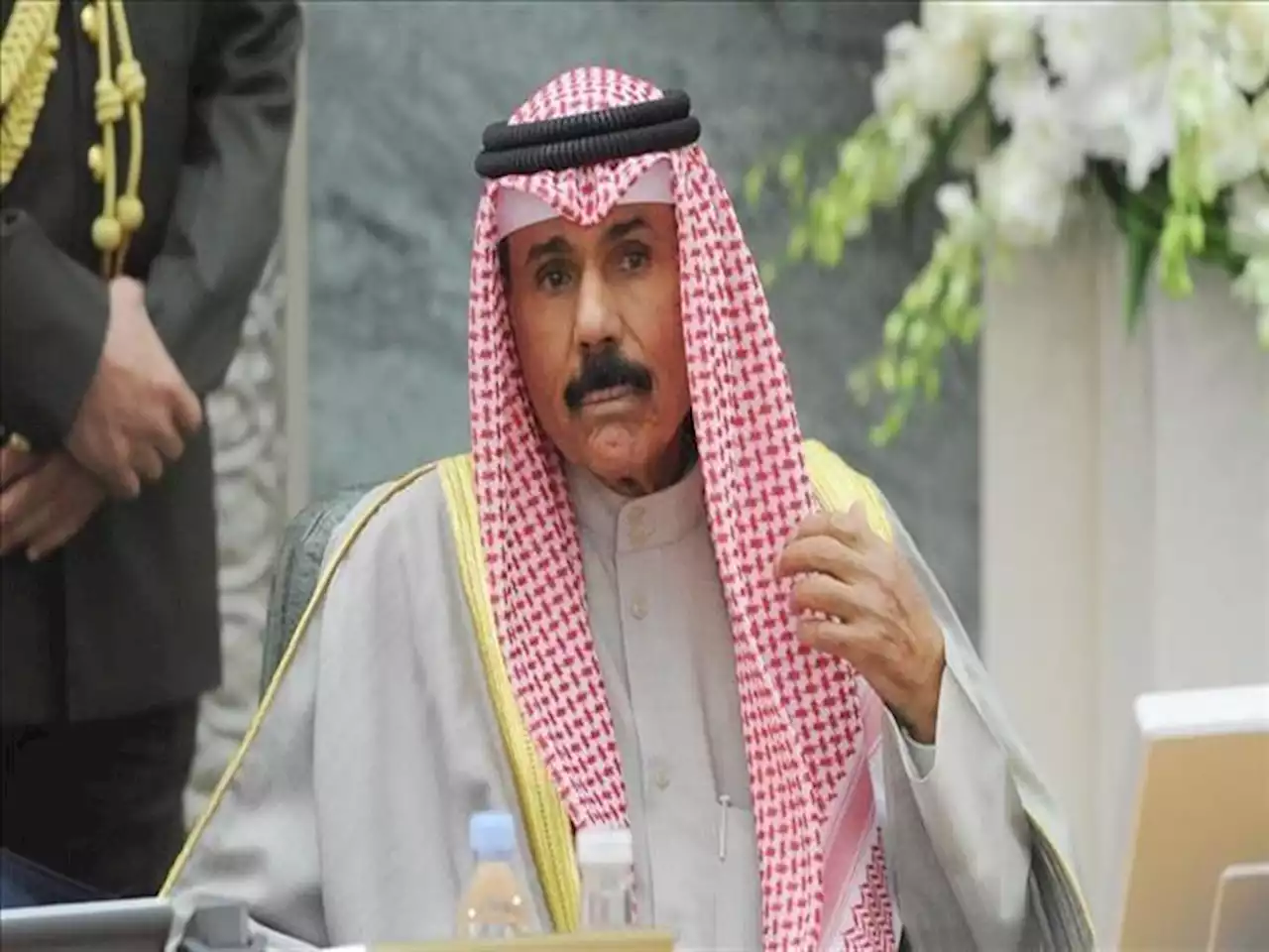 أمير الكويت يعلن حل مجلس الأمة ليختار الشعب من يمثلة وفق الدستور