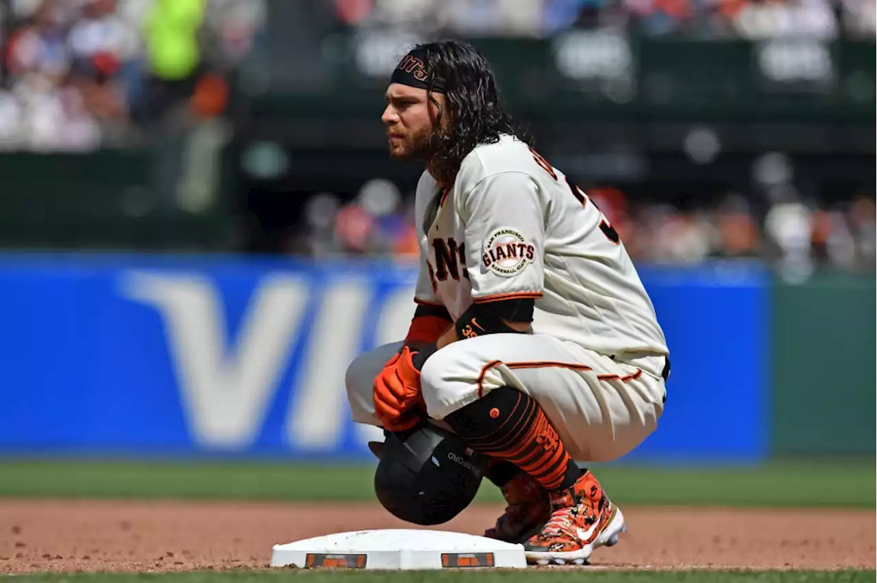 SF Giants’ Brandon Crawford exits game vs. Braves with apparent injury