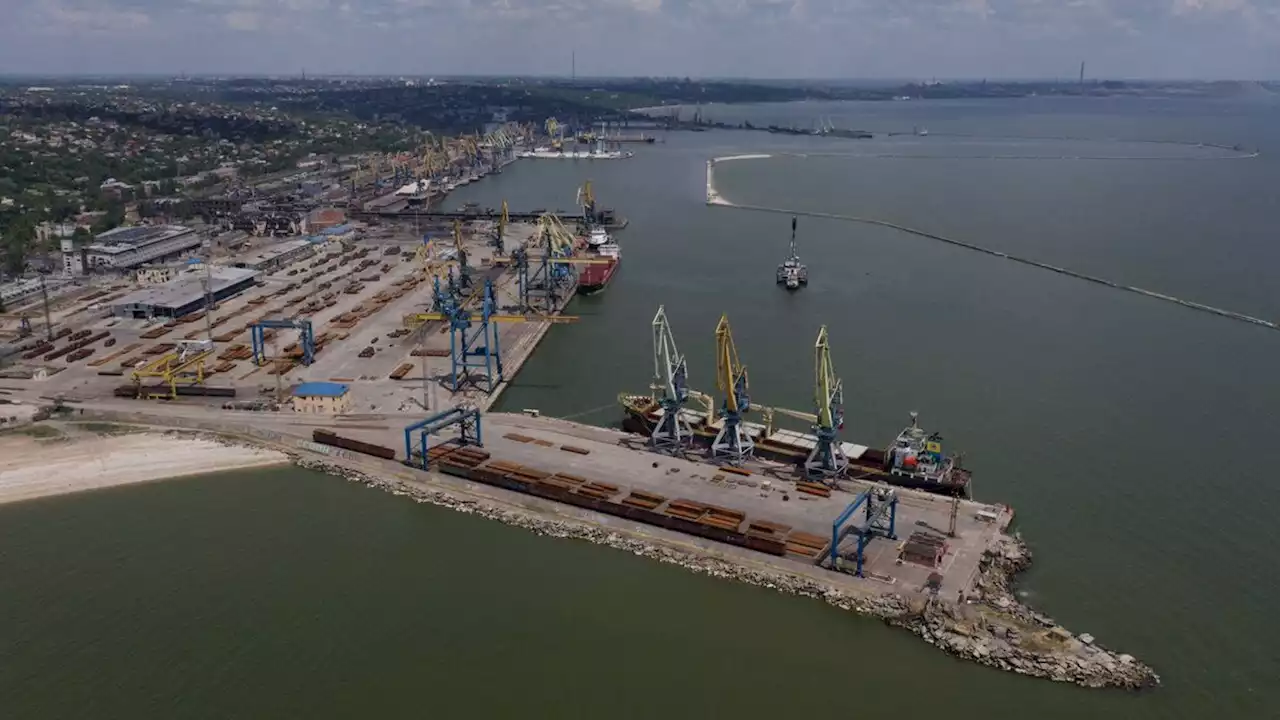 Tyrkisk fragtskib forlader Mariupol efter kornforhandlinger