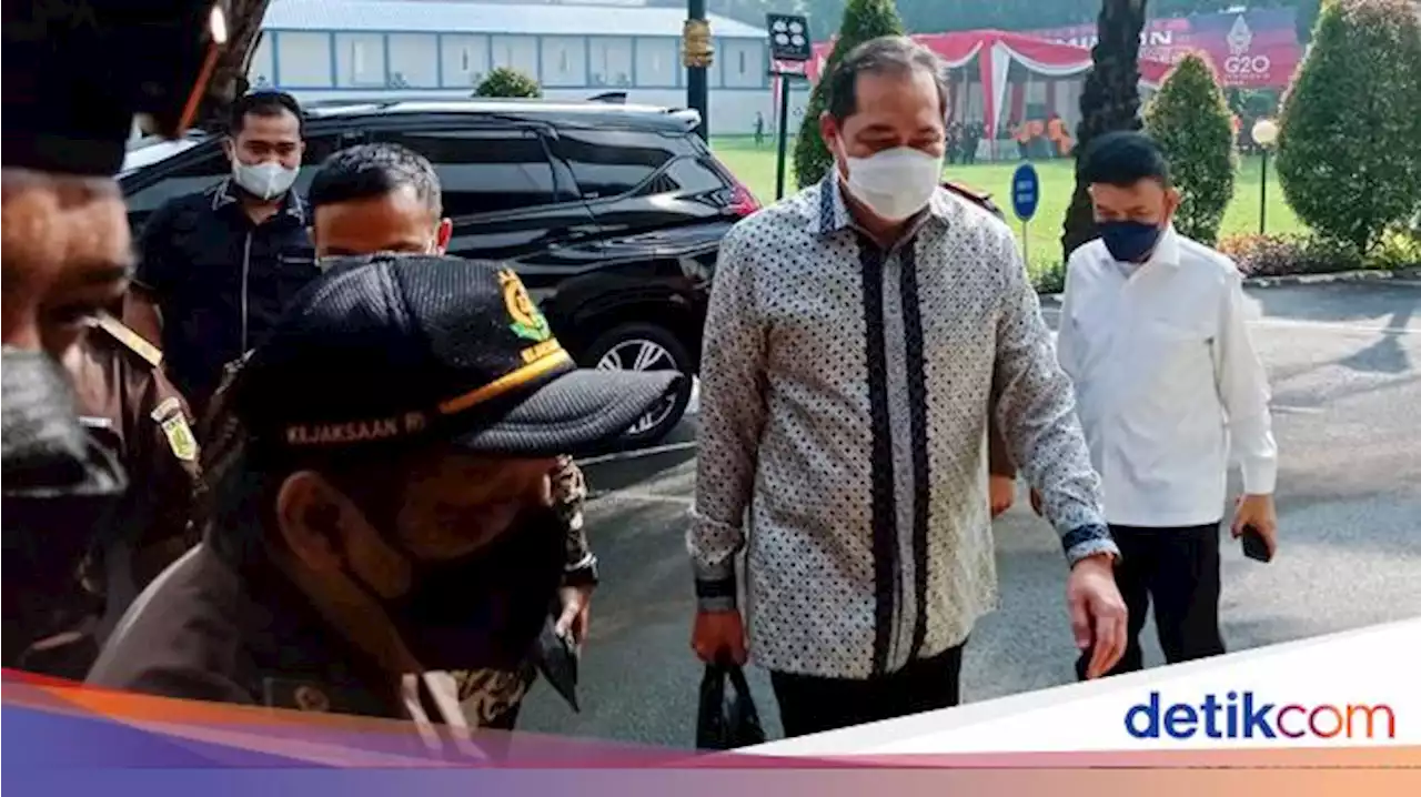 Eks Mendag Lutfi yang Mencoba Terbuka Saat Belasan Jam Diperiksa Jaksa