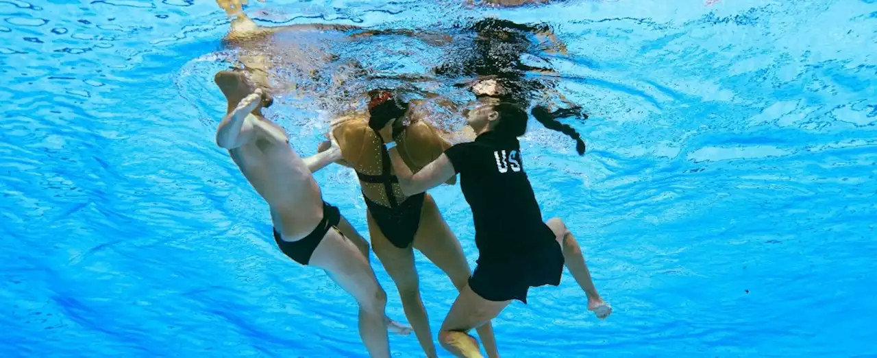 Paura alla finale mondiale di nuoto sincronizzato: l'americana Alvarez sviene in acqua