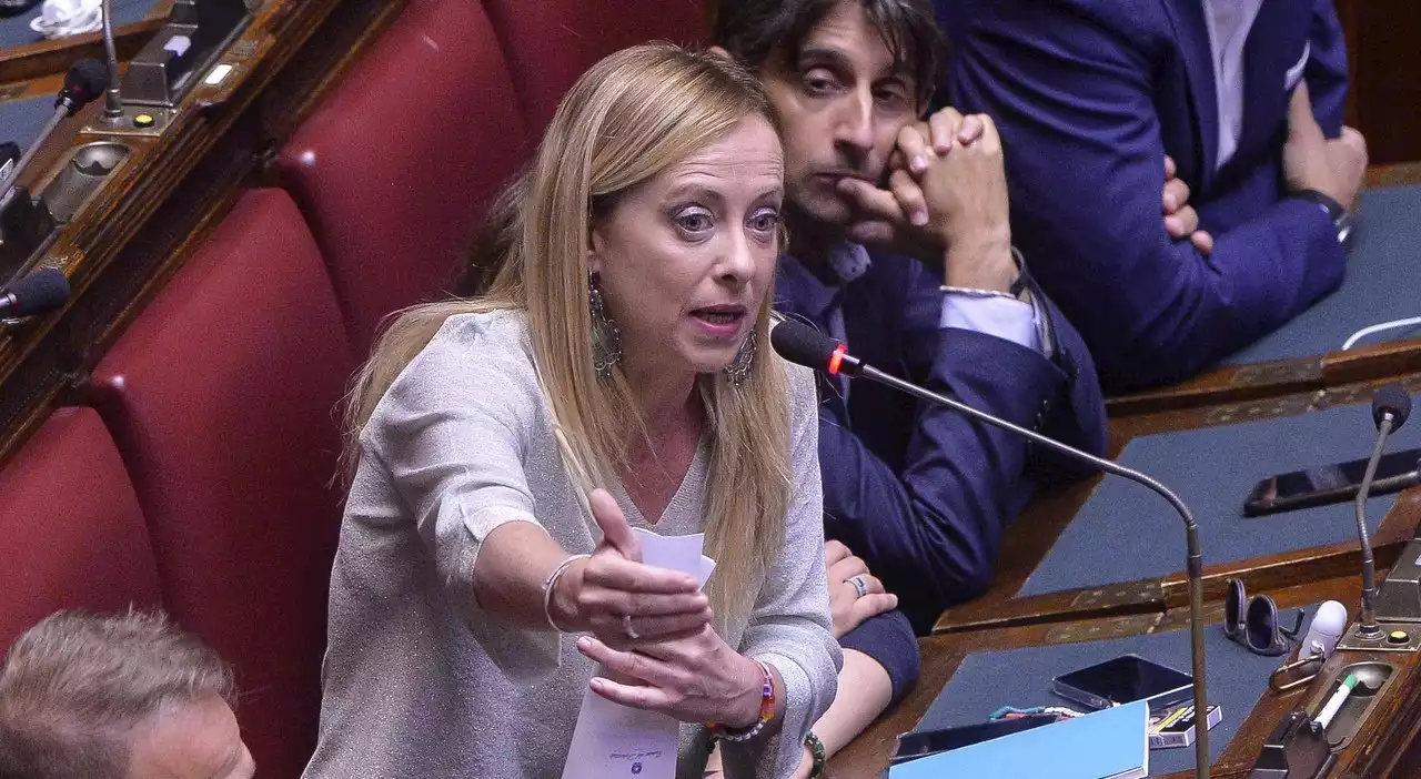 Meloni: «Ucraina, stop ambiguità». Il governo apre e passa la mozione di FdI