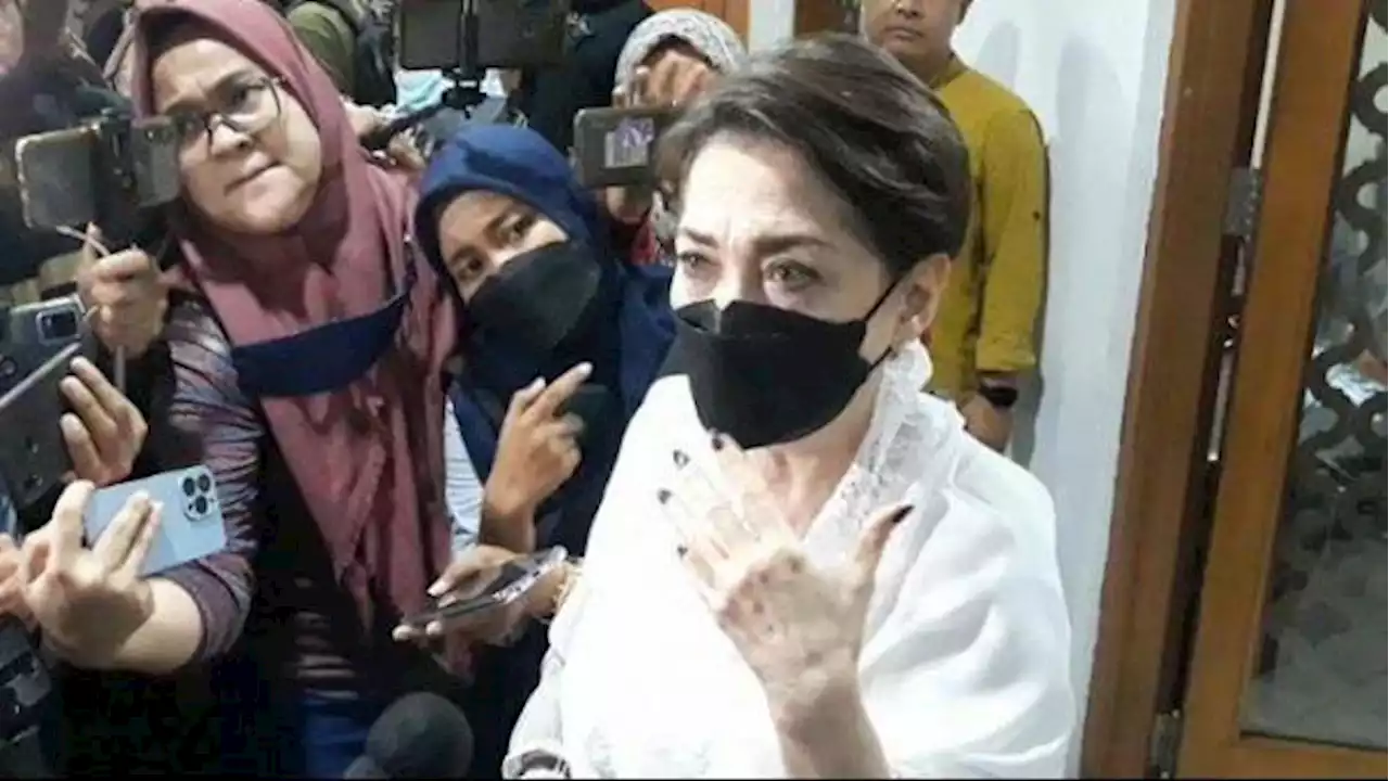 Duka dan Tangis Widyawati, Ungkap Rima Melati Cuci Darah Setiap Hari hingga Sempat Henti Jantung