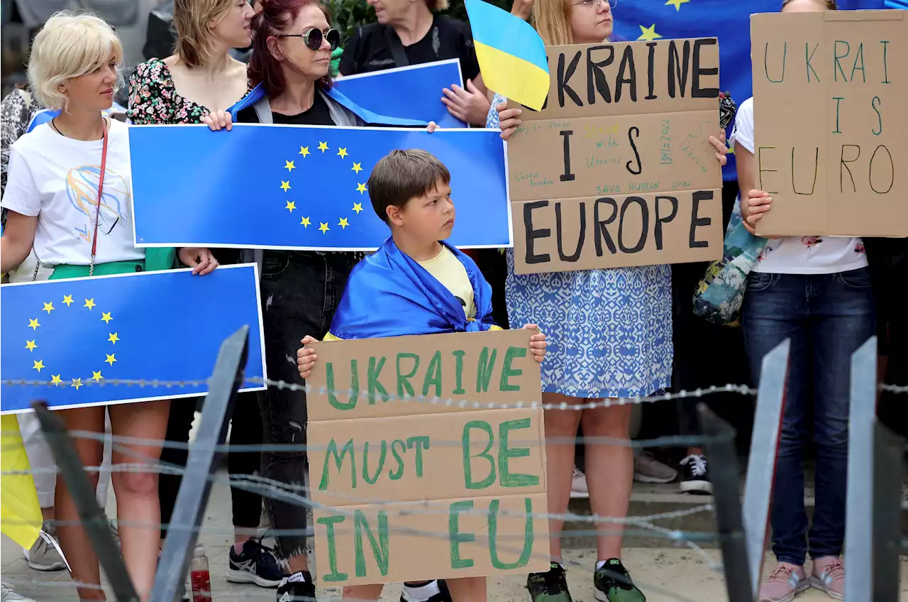 European Union Grants EU Candidate Status to Ukraine