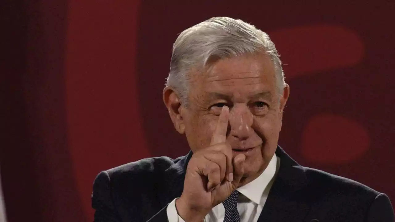 AMLO critica 'la tardanza' con la que atienden los casos en la FGR y la SCJN