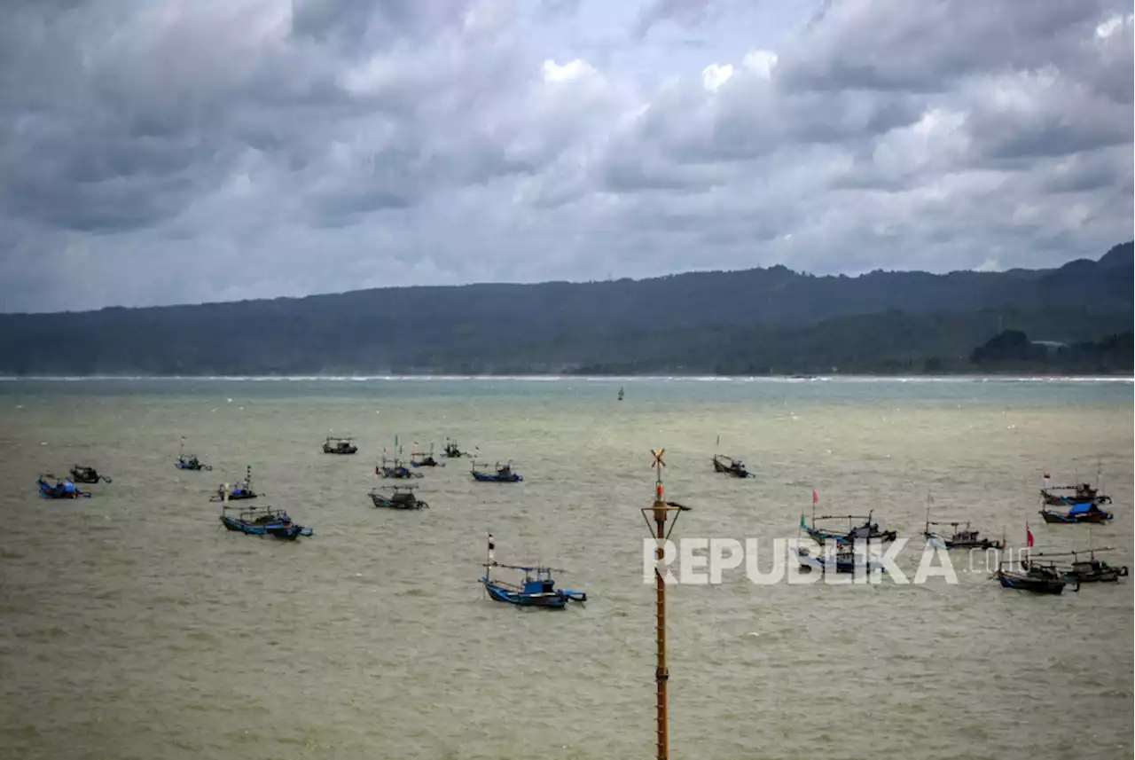 BMKG Prediksi Gelombang Tinggi Enam Meter di Jawa Barat Hingga Yogyakarta |Republika Online