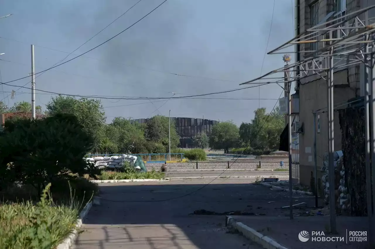 Военные ВСУ сдаются в плен у Лисичанска и Северодонецка, сообщили в ЛНР