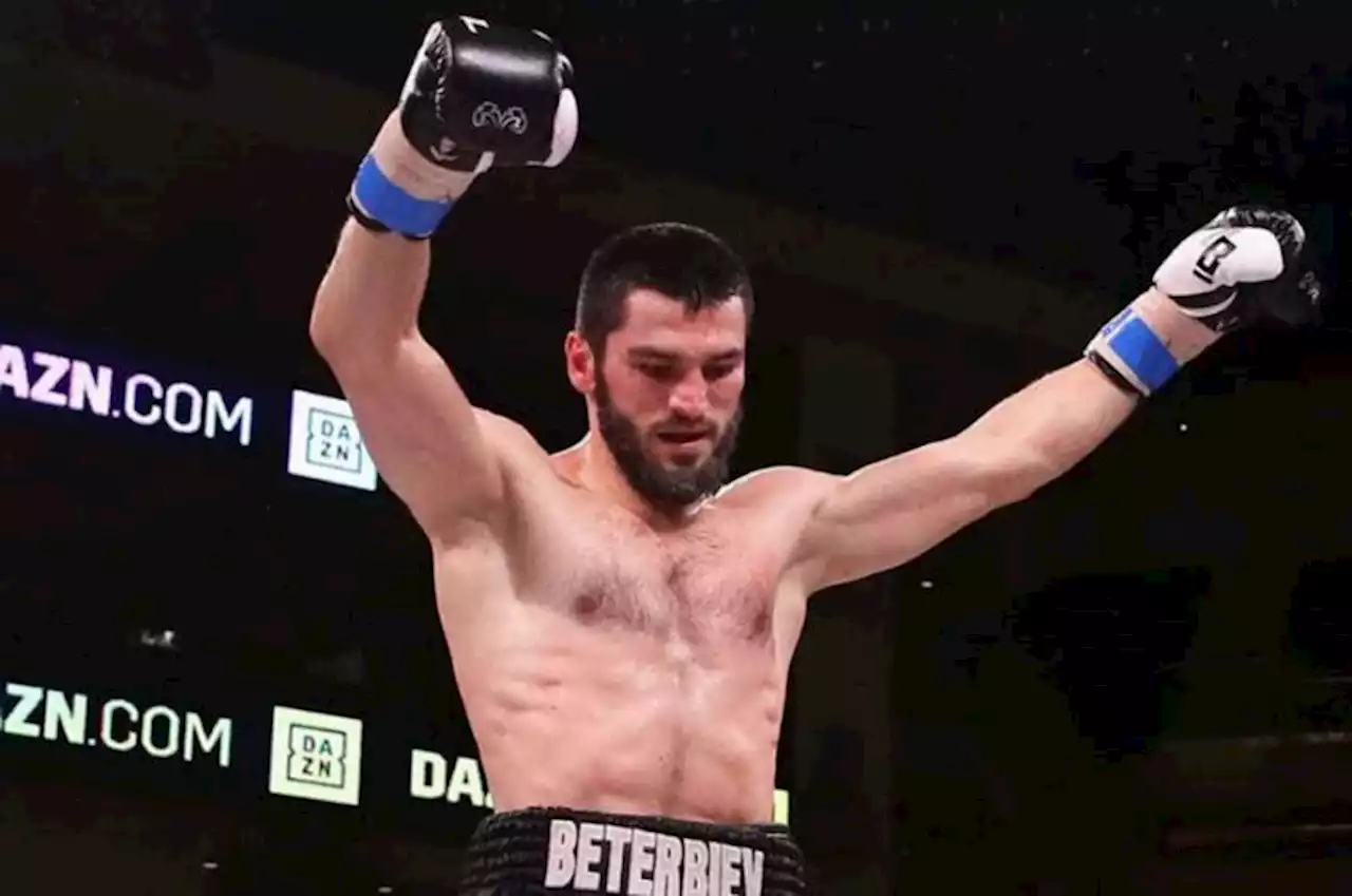 Amuk Beterbiev KO Joe Smith Ronde 2, Raja KO Satukan 3 Sabuk Juara