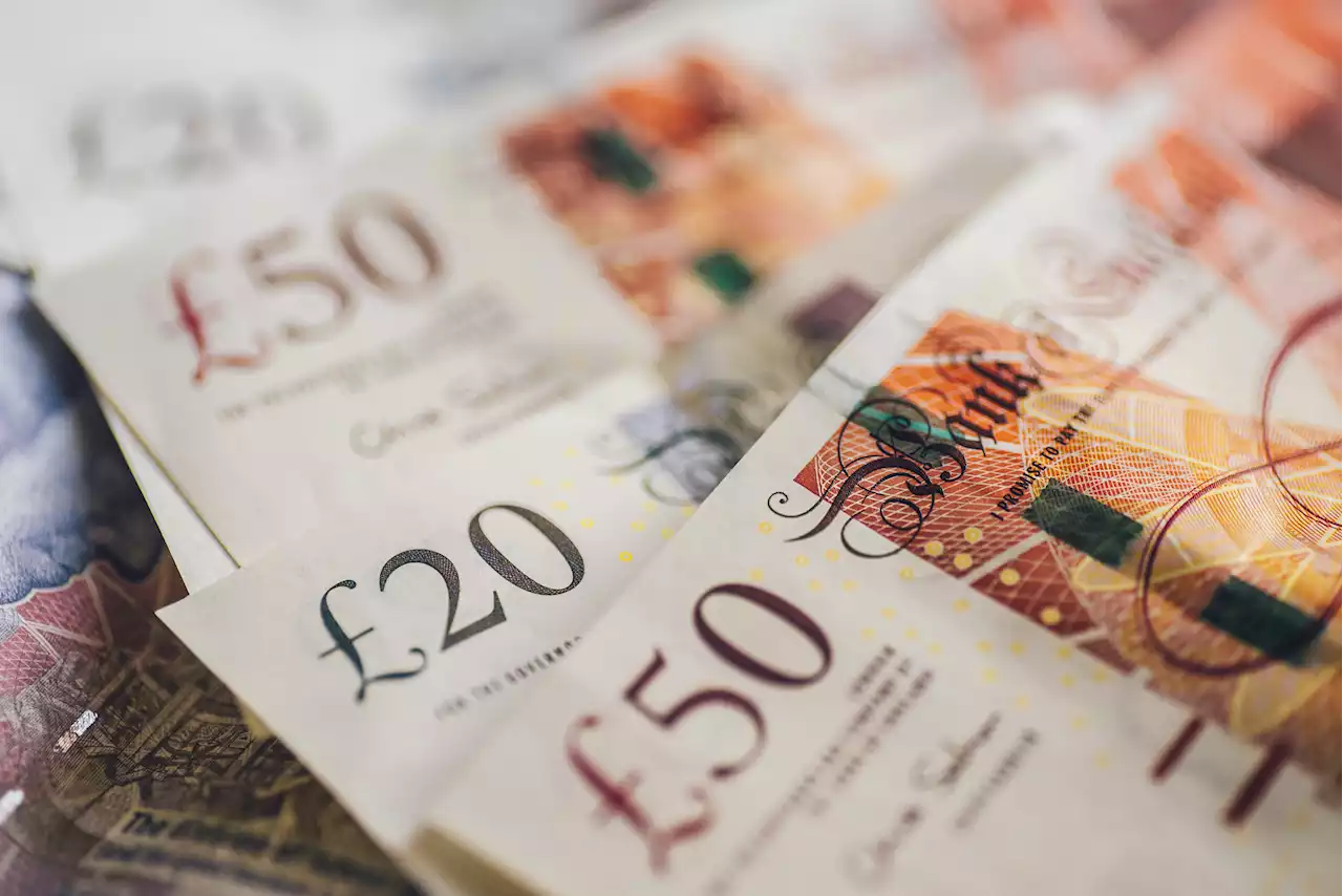 Bank of England issues warning over £20 and £50 notes