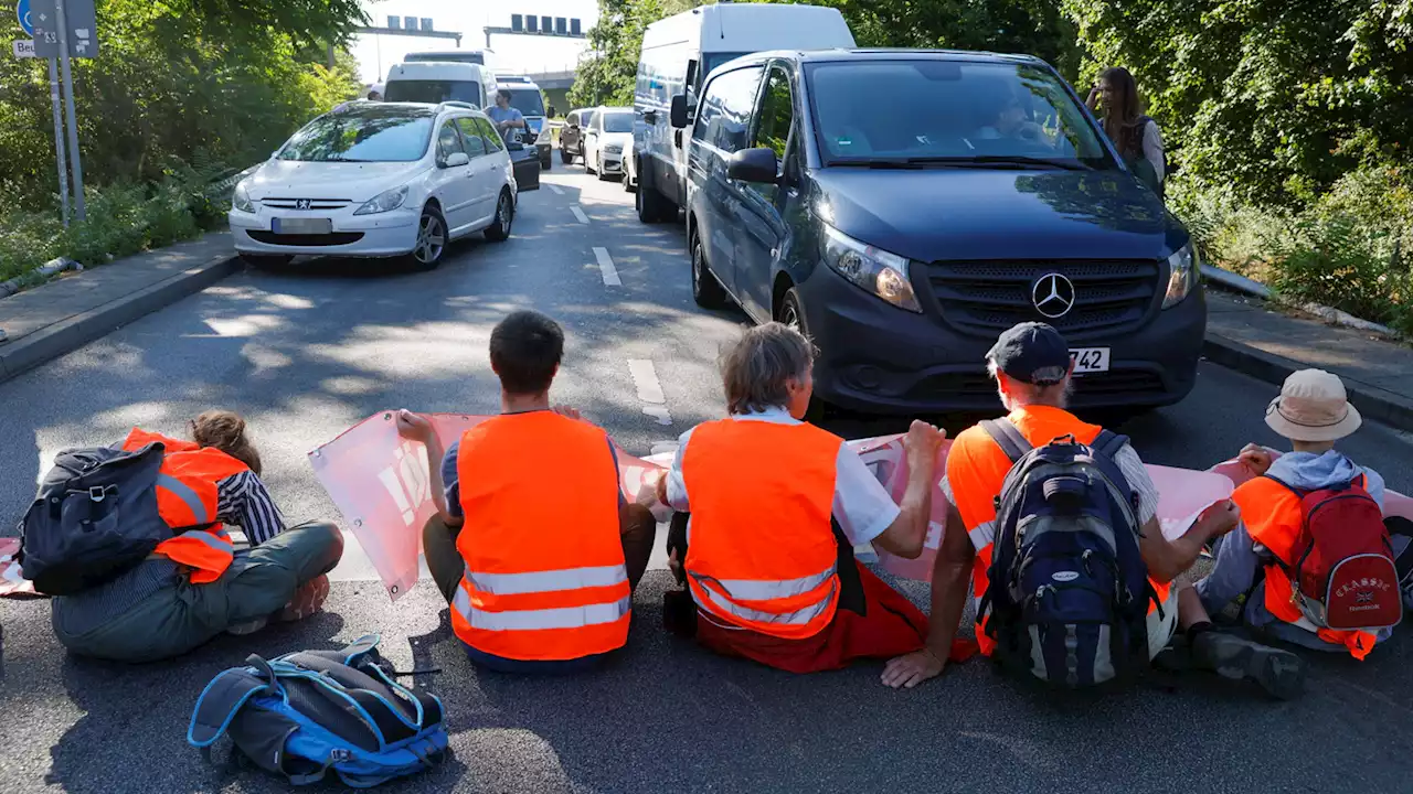 Klima-Kleber blockieren A100