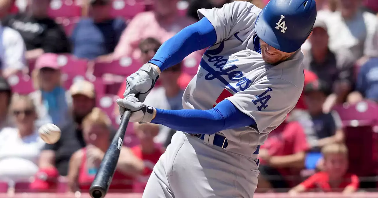 Freeman HR ahead of emotional return, Dodgers sweep Reds