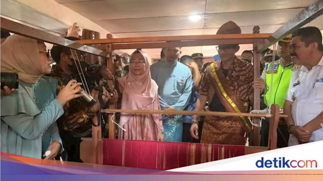 Penenun Songket di Puri Melayu Tebing Tinggi Curhat ke Sandiaga Uno