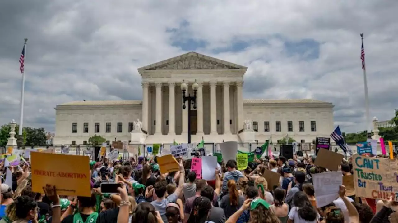 DIRECT. Révocation du droit constitutionnel à l'IVG aux Etats-Unis : les dirigeants étrangers dénoncent une décision 'horrible' et 'un jour sombre'