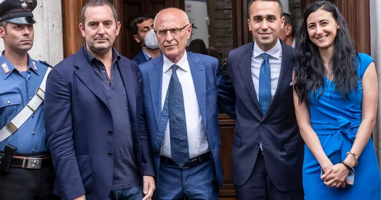 Di Maio sceglie i suoi capigruppo e in Europa vuole andare con Renzi, Calenda e Macron