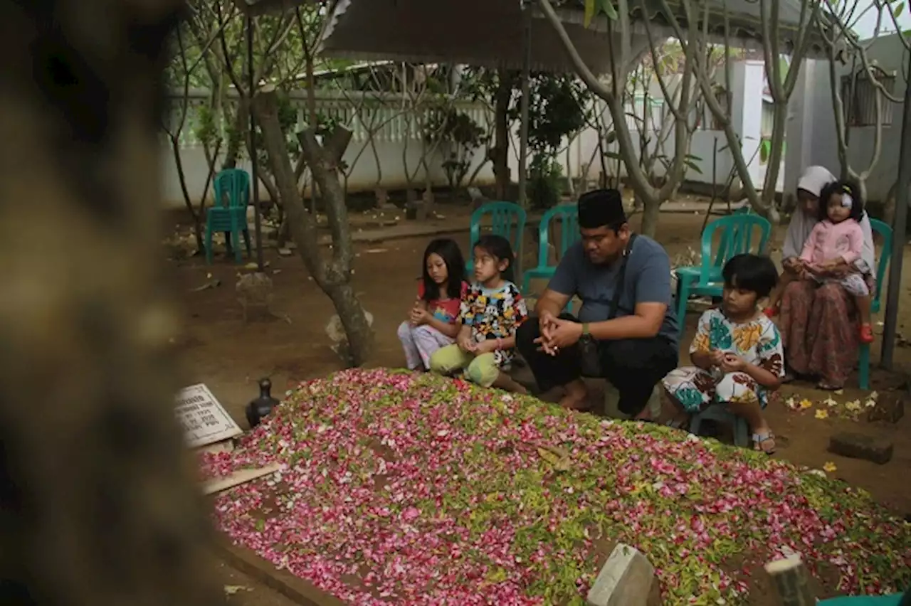 Makam Pak Haji Khayat Ramai Peziarah