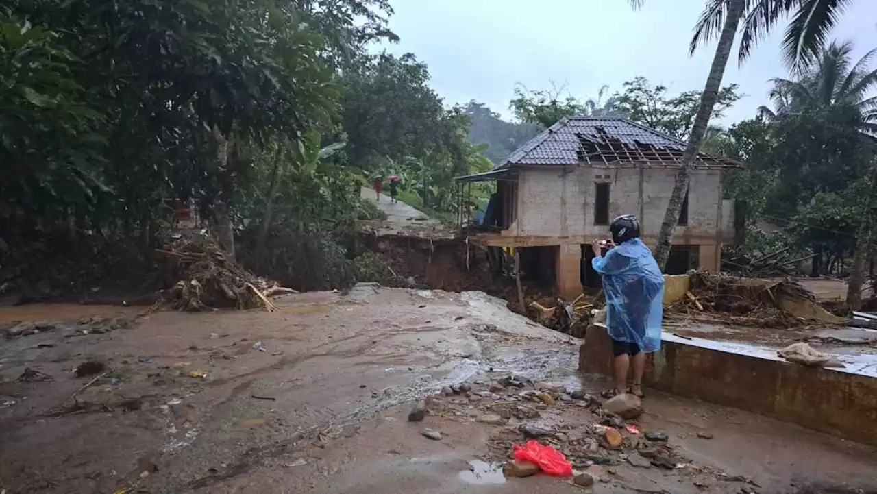 Kisah Warga Cibunian yang Berhasil Selamat dari Amukan Banjir