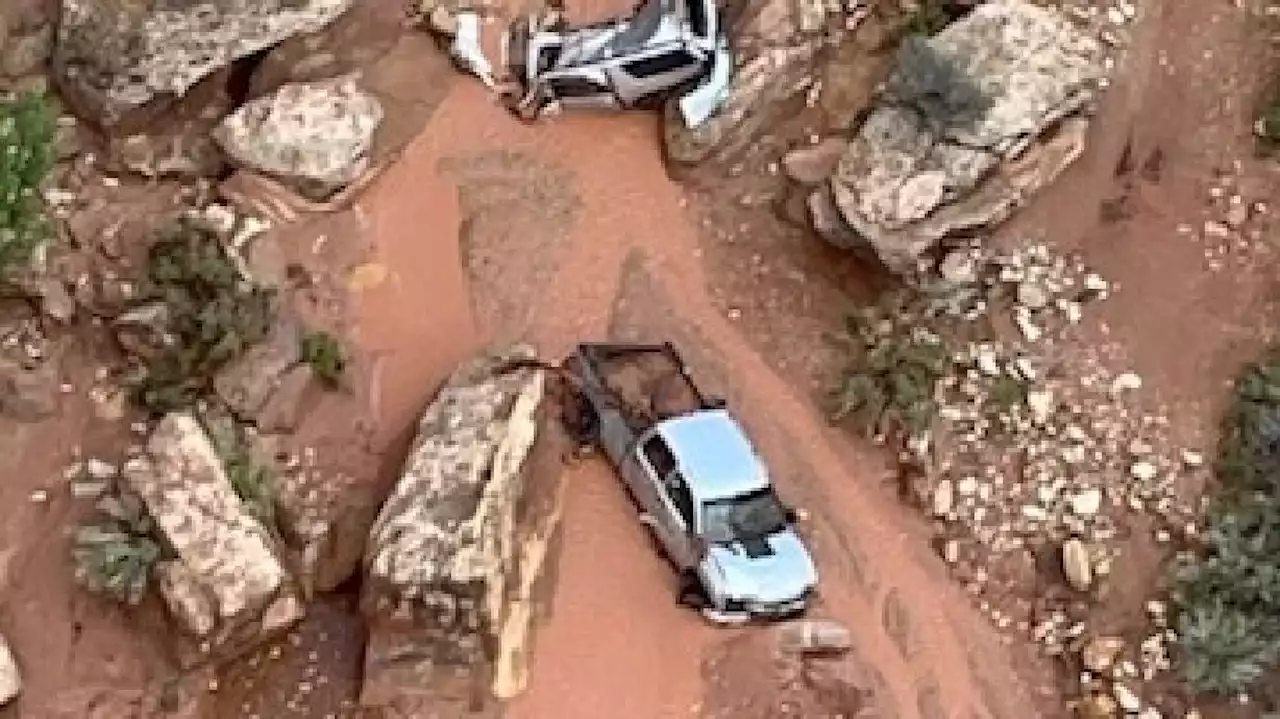 Flash flooding hits southern Utah national parks, closing roads