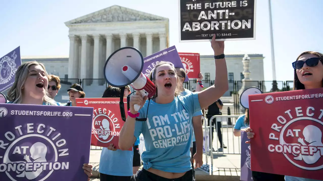 Supreme Court overturns Roe v. Wade