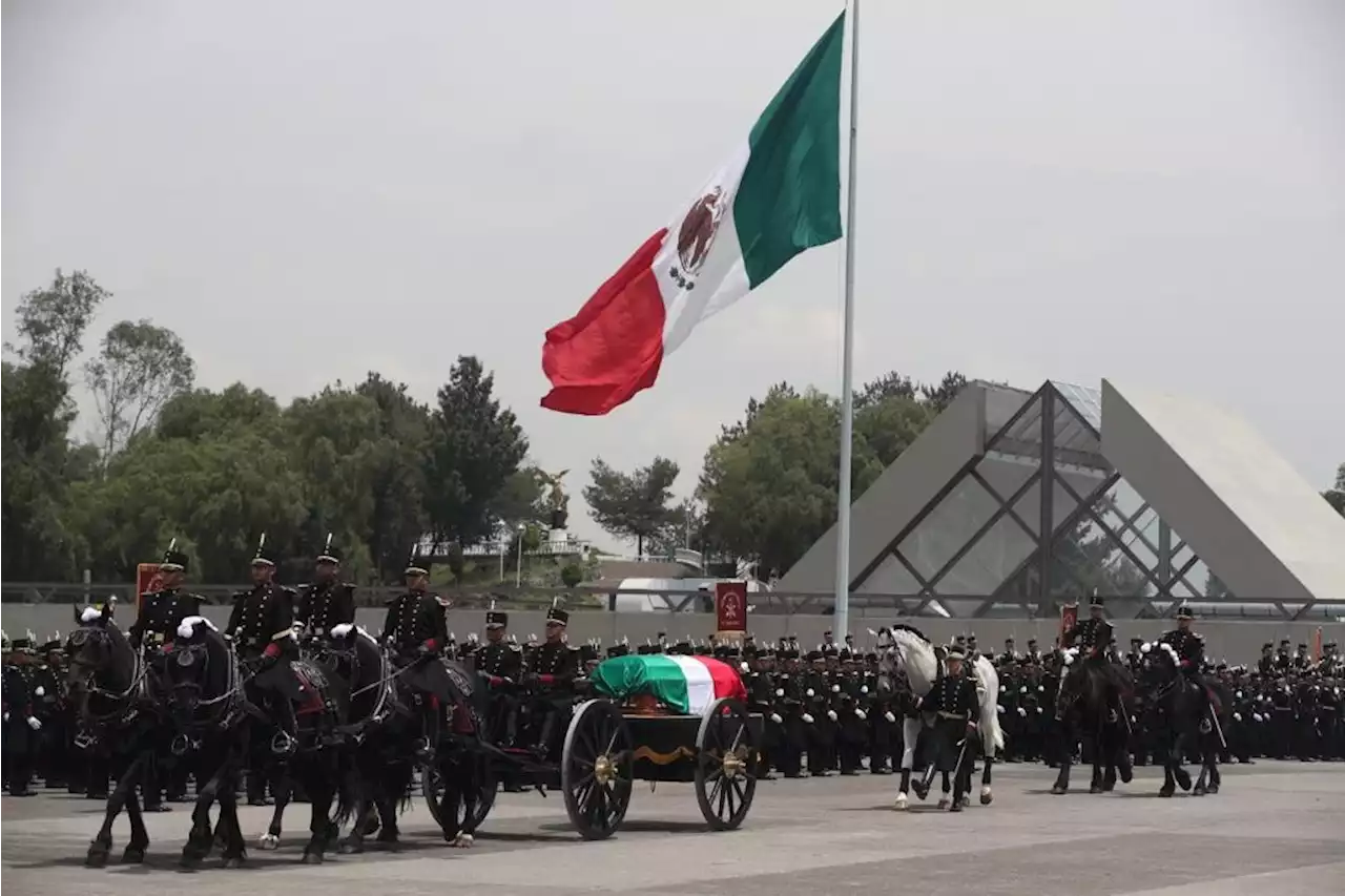 Titular de Sedena resalta legado militar del ex secretario Clemente Vega