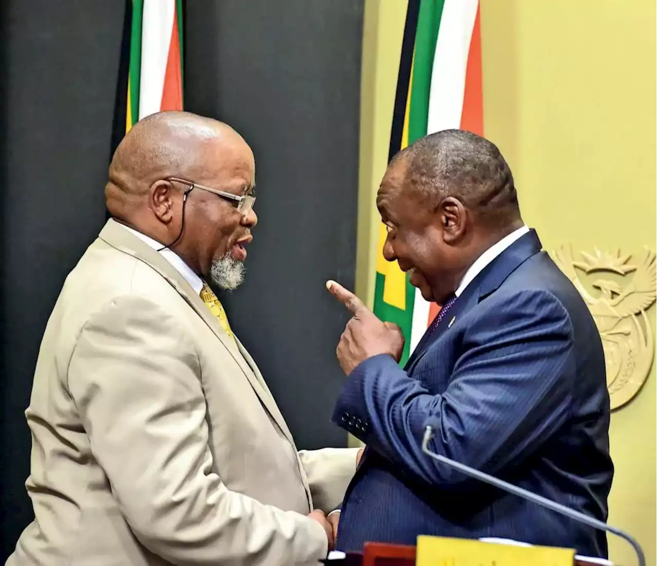 Mantashe saves Ramaphosa from ‘onslaught’ at NEC meeting