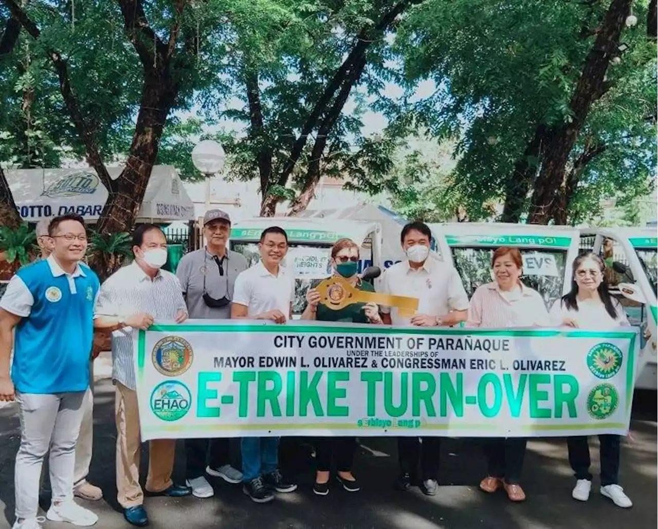 Parañaque Mayor Olivarez distributes e-trikes to villages, subdivisions