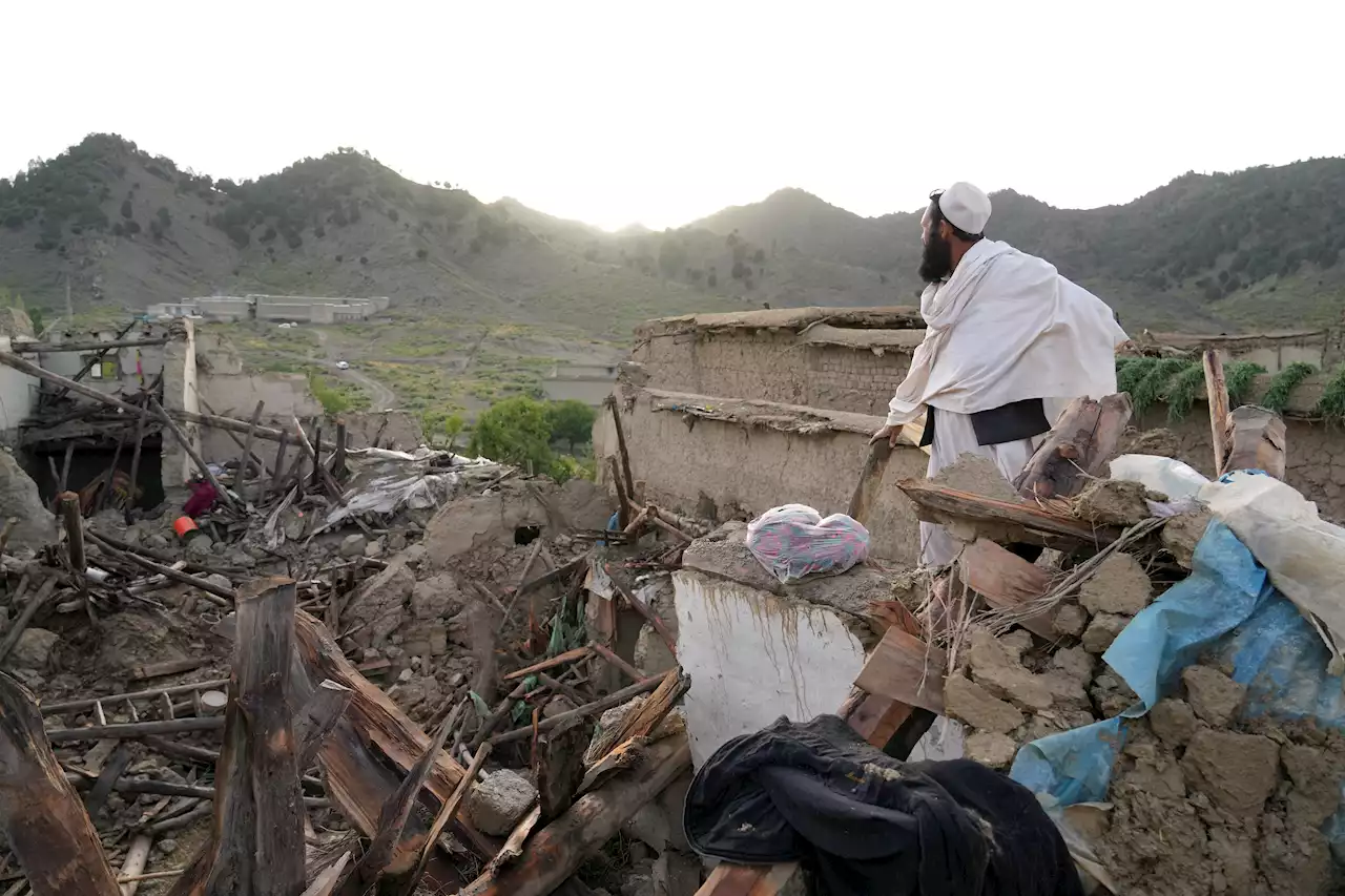 Afghans Bury Dead, Dig for Survivors of Devastating Earthquake