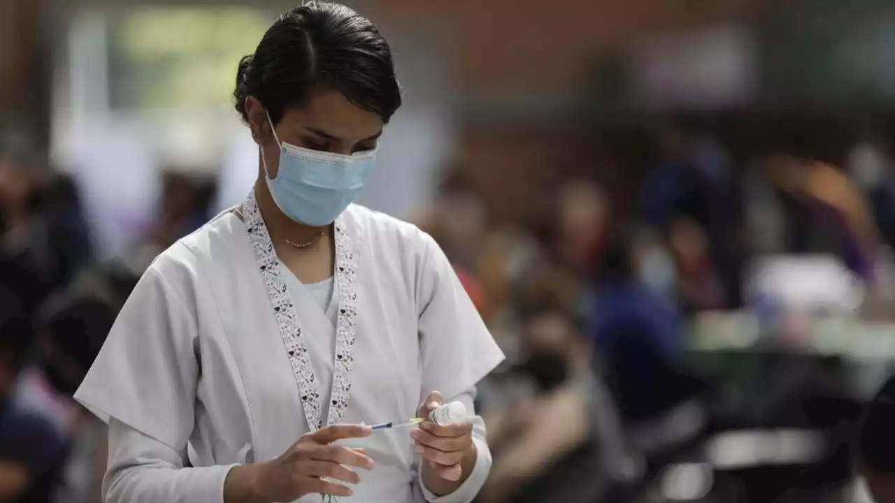 Las mujeres ganan menos que los hombres en el sector salud, revela estudio