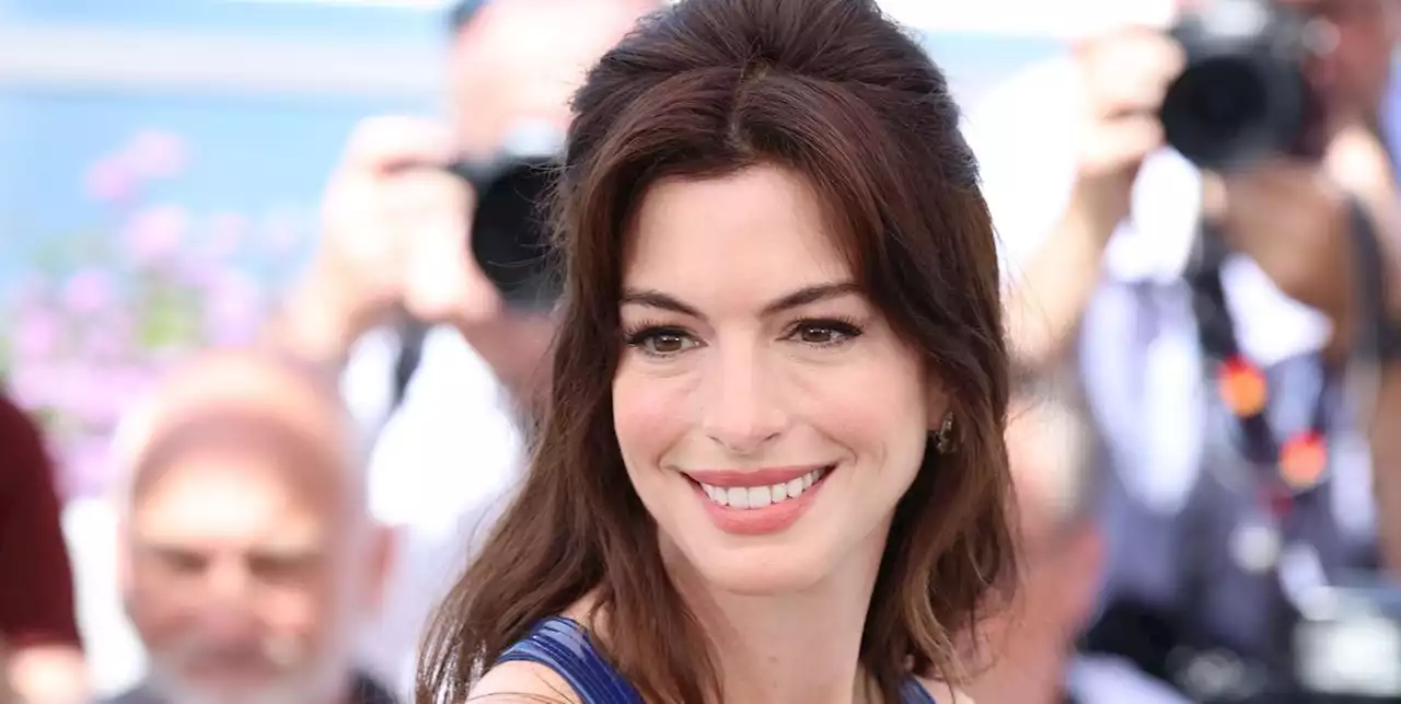 Anne Hathaway looks like a superhero in new corset pics