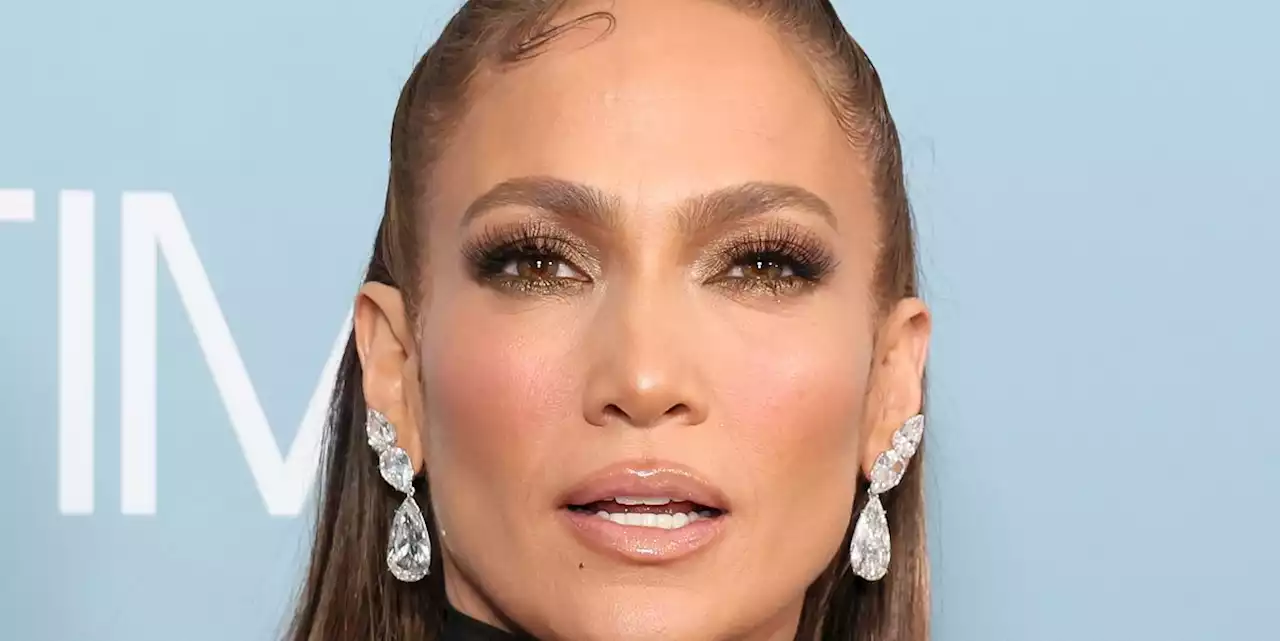 Jennifer Lopez looks unrecognisable with strawberry blonde hair