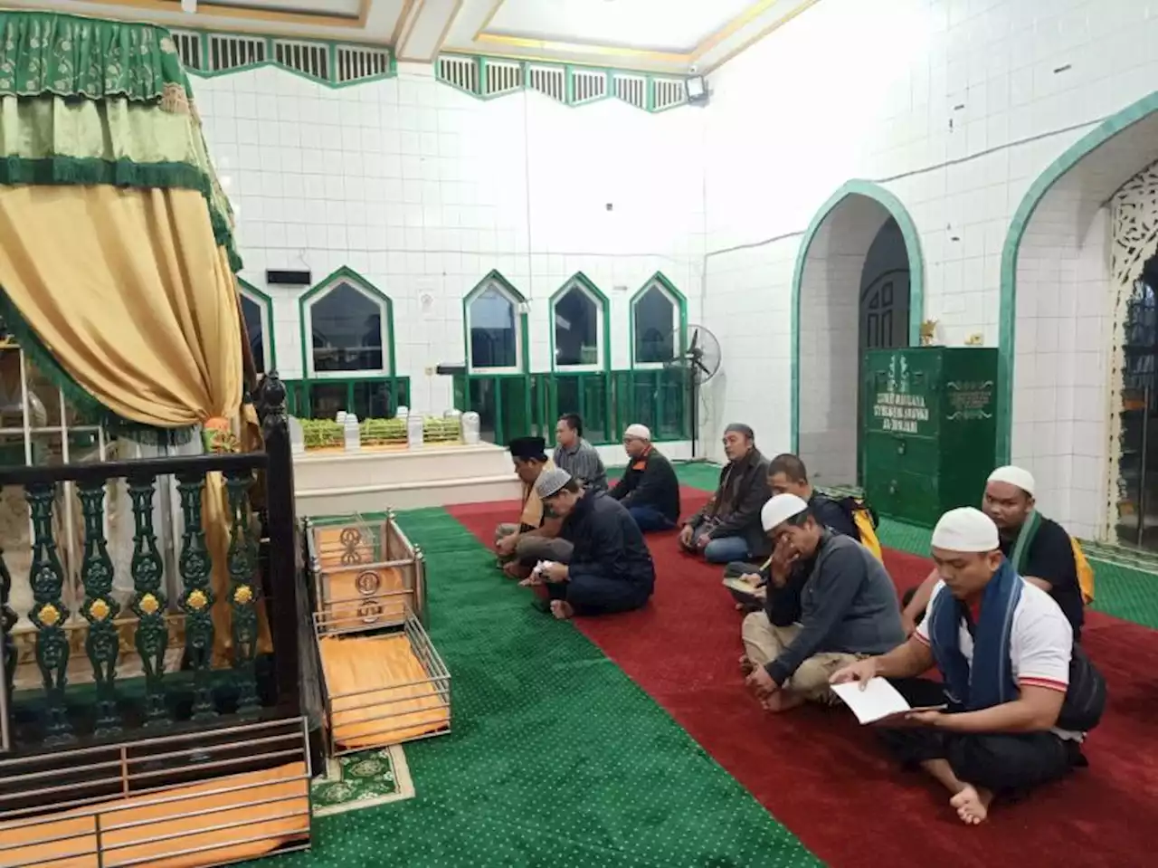 Paman Birin Gemar Ziarah ke Makam Para Ulama Kenang Jasa Mereka |Republika Online