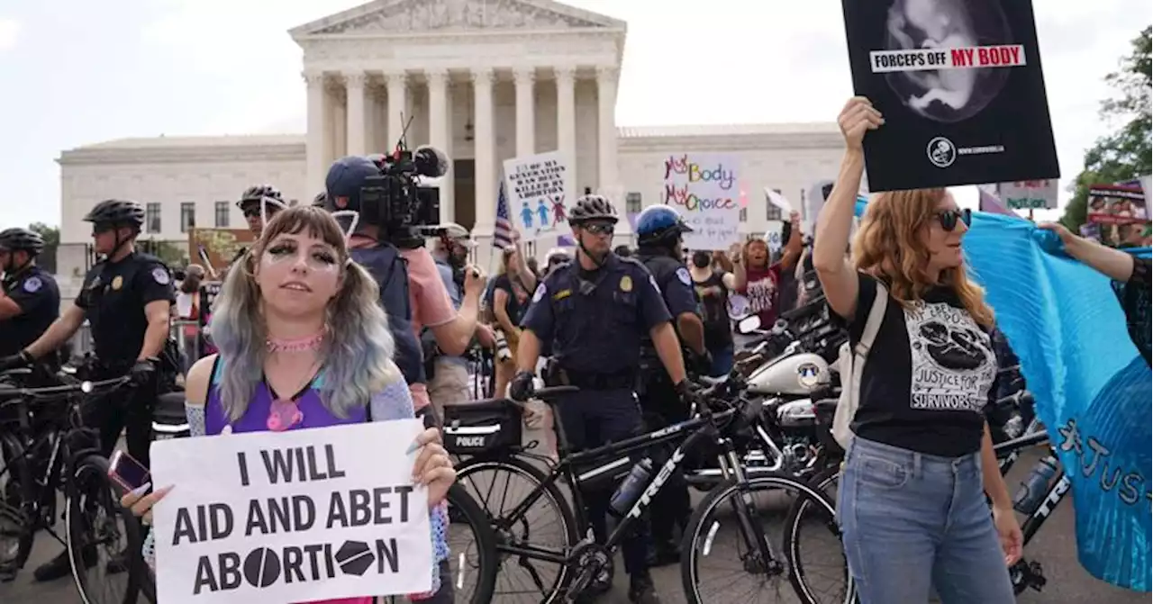 La Corte suprema Usa cancella il diritto costituzionale all’aborto dopo 50 anni