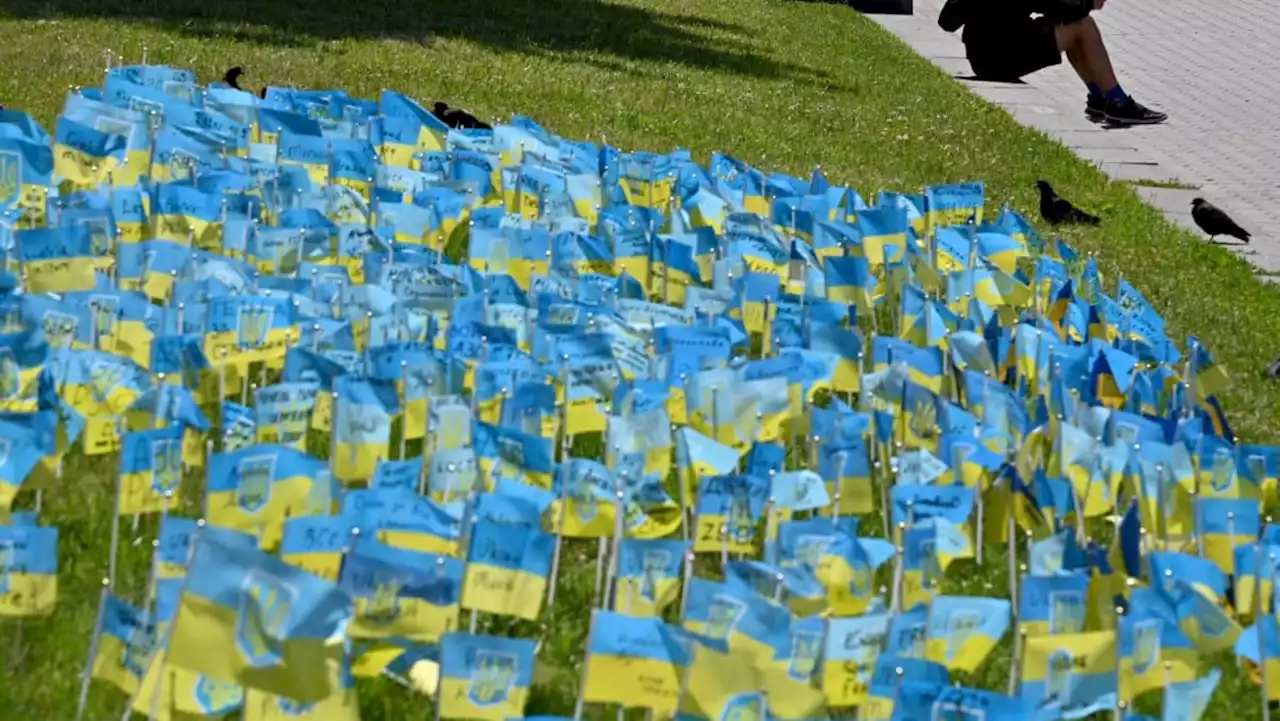 Ukraine becomes EU membership candidate as Donbas battles reach 'fearsome climax'