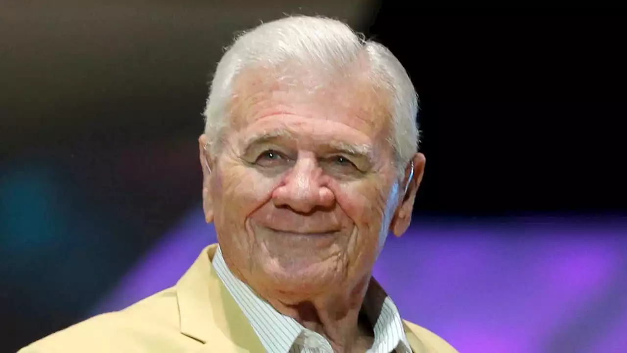 Former NFL star, Pro Hall of Fame running back Hugh McElhenny dies at 93