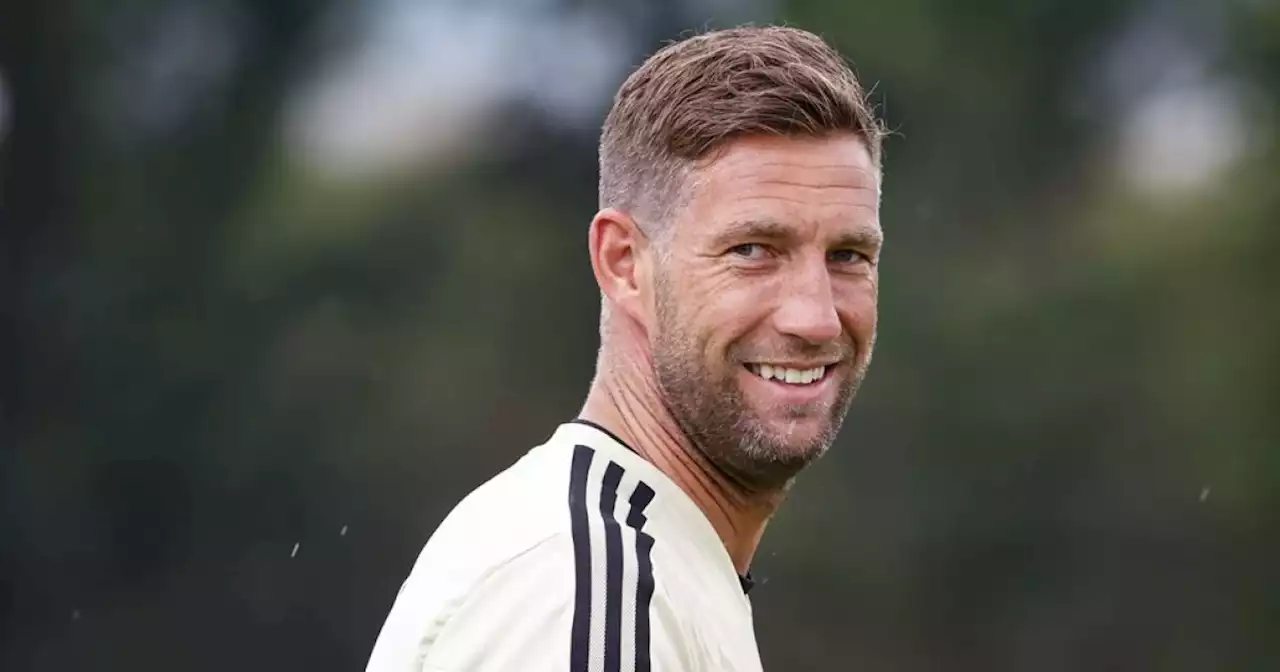 Stekelenburg (39) gaat langer door en tekent nieuw contract bij Ajax