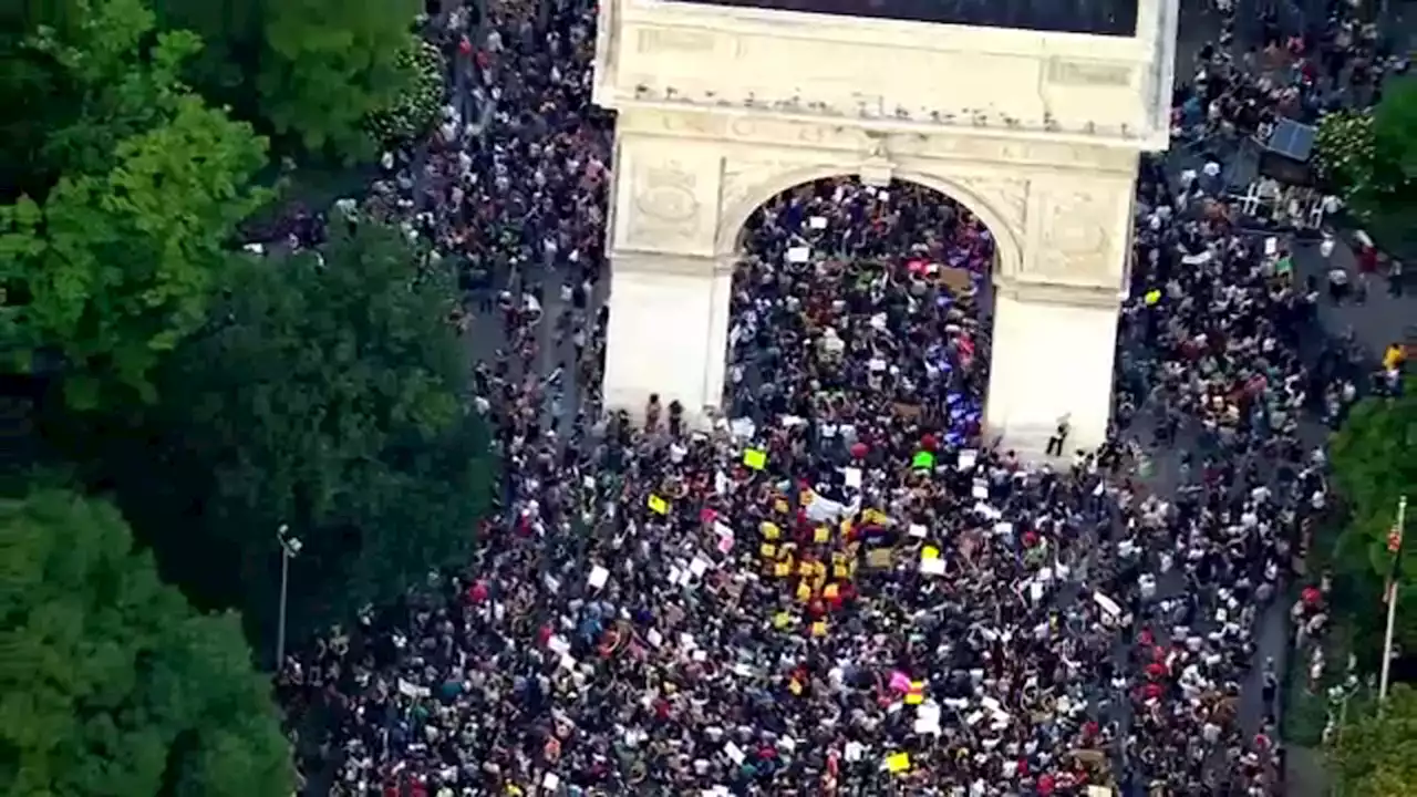 Massive protests held in NYC after Supreme Courts overturns Roe v Wade