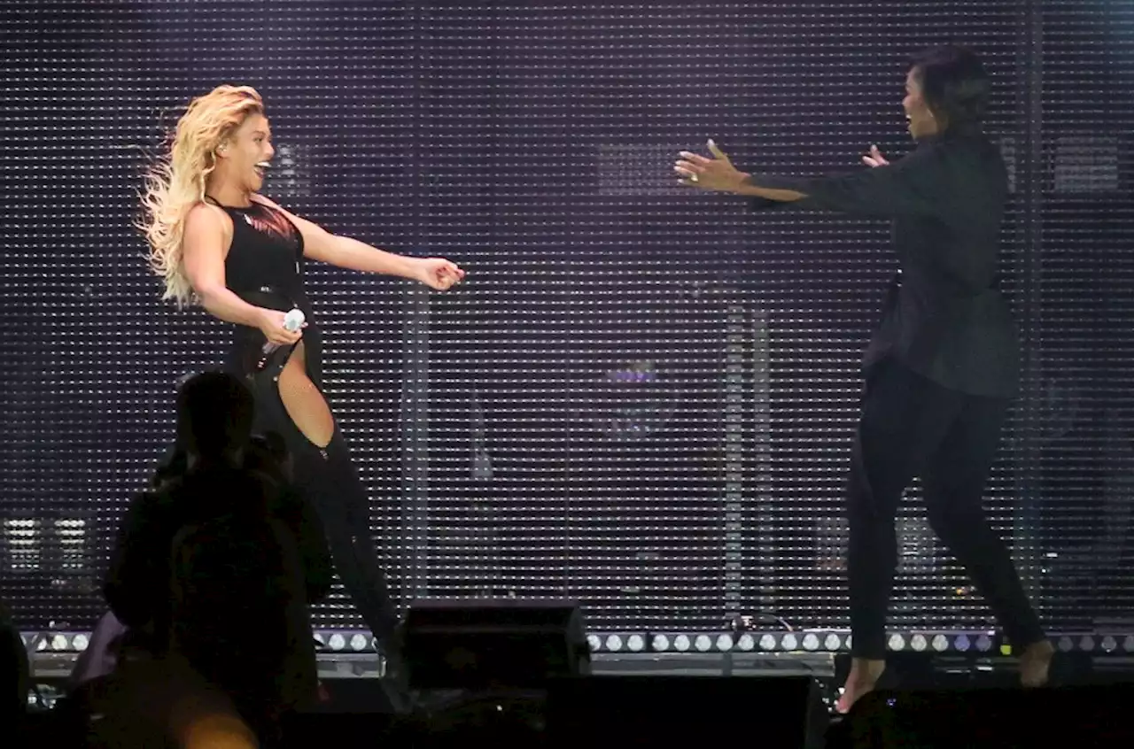 Michelle Obama Is Already Dancing to ‘Break My Soul’: ‘Queen Beyonce, You’ve Done It Again!’