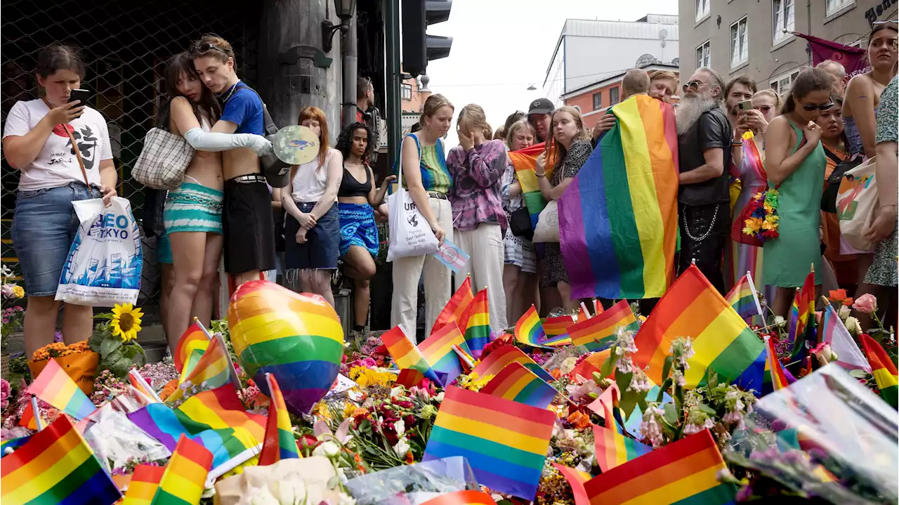 Sorgen förbyttes i en spontan prideparad längs Karl Johan