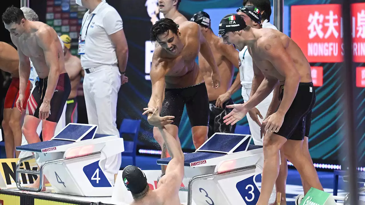 Mondiali nuoto Budapest 2022 - Orgoglio 4x100 misti maschile d'oro, Italia campione del mondo davanti agli Stati Uniti!