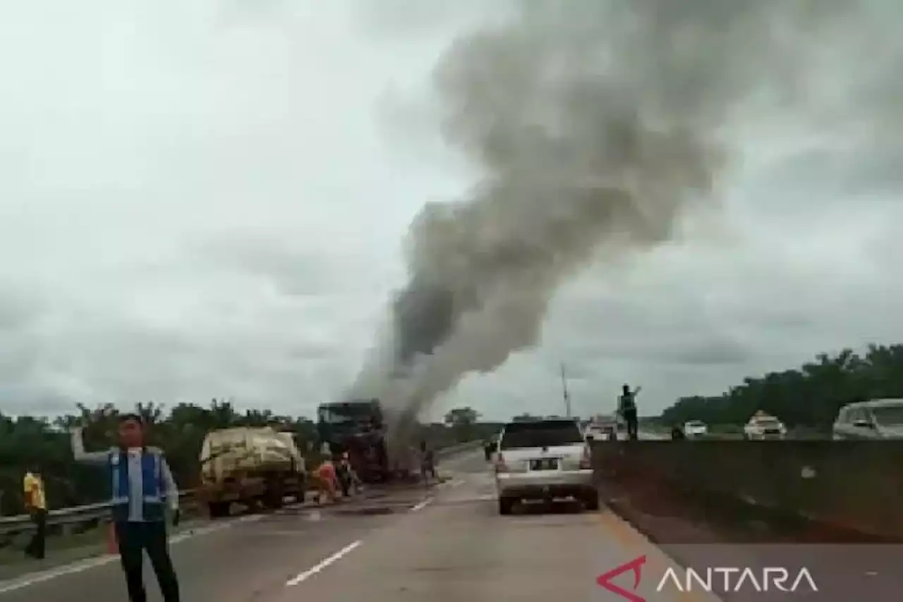 Penampakan Bus Makmur yang Ludes Terbakar di Tol Medan-Tebing Tinggi