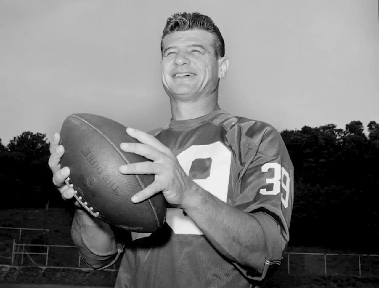 Hugh McElhenny, Hall of Fame halfback with 49ers, dies at 93