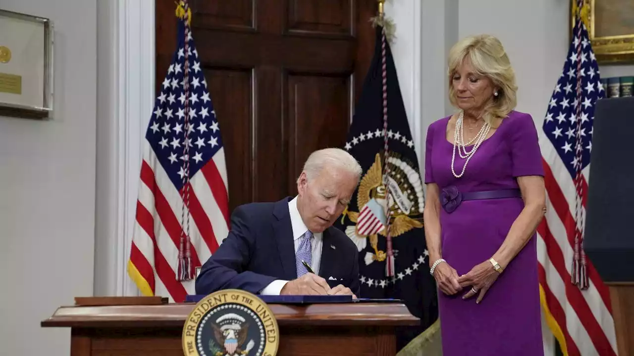 Biden: “Questa legge sulle armi è la più significativa degli ultimi 30 anni. Voglio ringraziare le famiglie vittime da Sandy Hook a Uvalde”