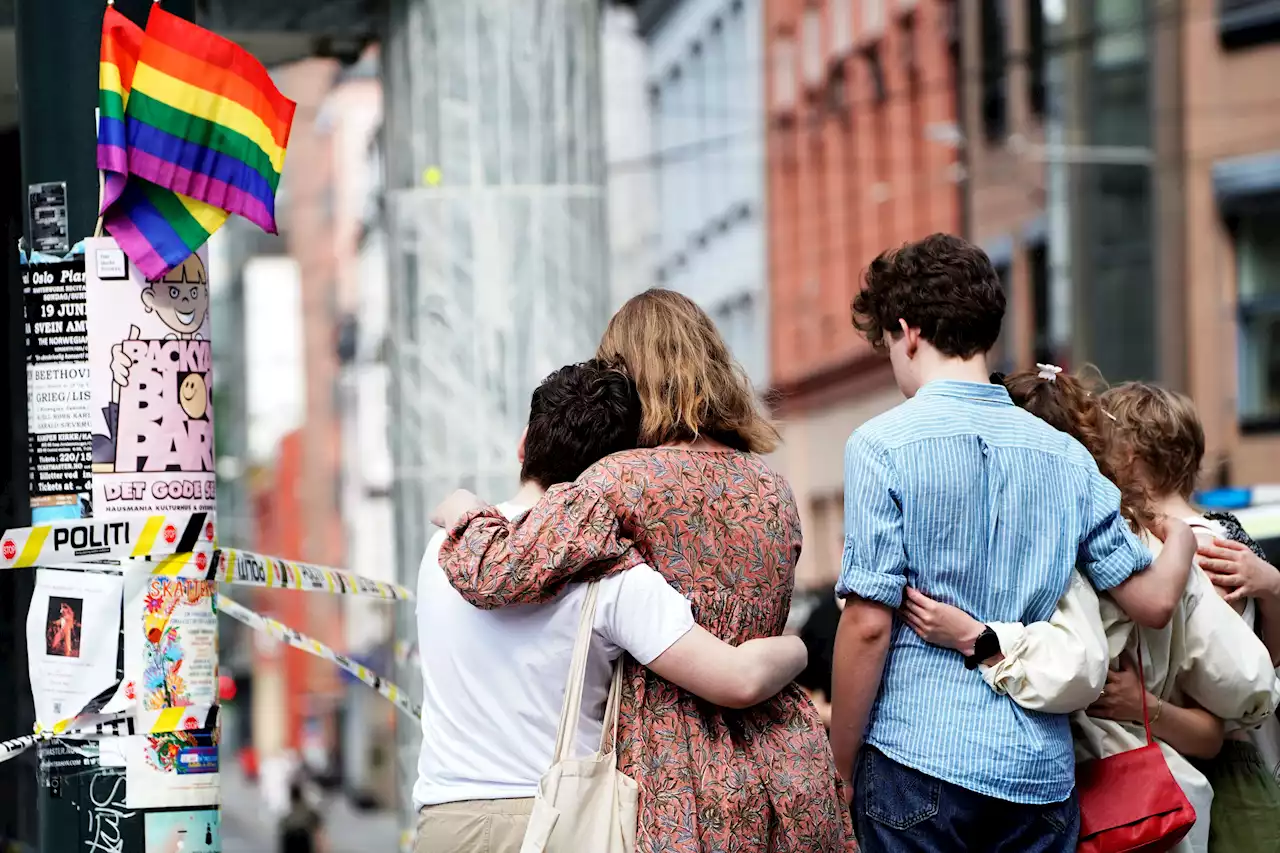 Un homme tire devant un bar et un club LGBT à Oslo, au moins 2 morts et 21 blessés