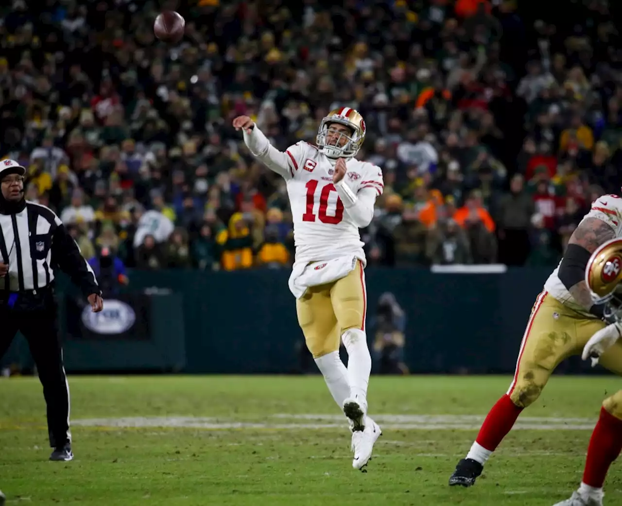 Report: 49ers’ Jimmy Garoppolo will start throwing again ‘over the next few weeks’