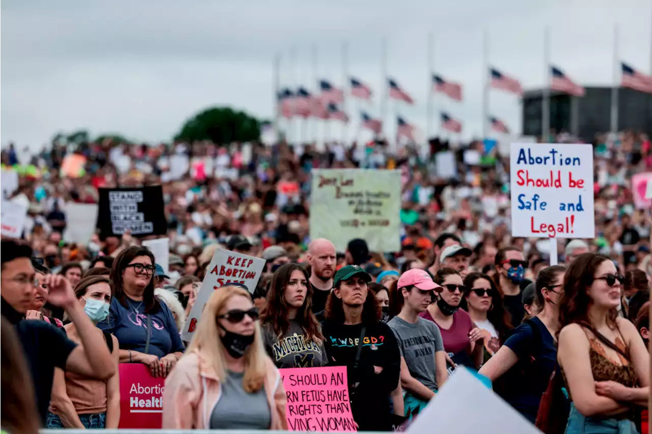 Supreme Court Overturns Roe v. Wade