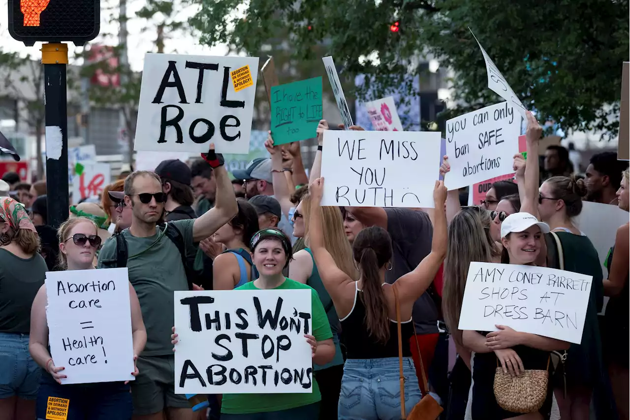 Rage, Despair, Tears Fill Streets Across US as Thousands Protest Roe Reversal