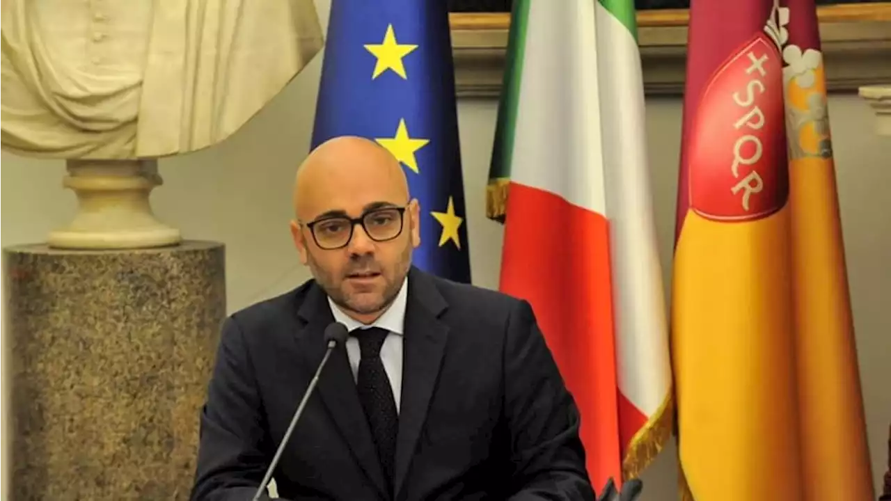 Scissione nel M5s, in Campidoglio il primo addio: De Santis va con Di Maio