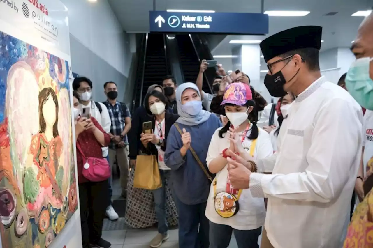 Kagumi Lukisan Karya Anak Berkebutuhan Khusus, Sandiaga Uno: Luar Biasa!