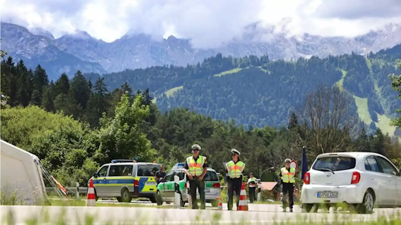 „Scheiß G7, danke für nix“ – wenn die Weltlage im Bergidyll verhandelt wird