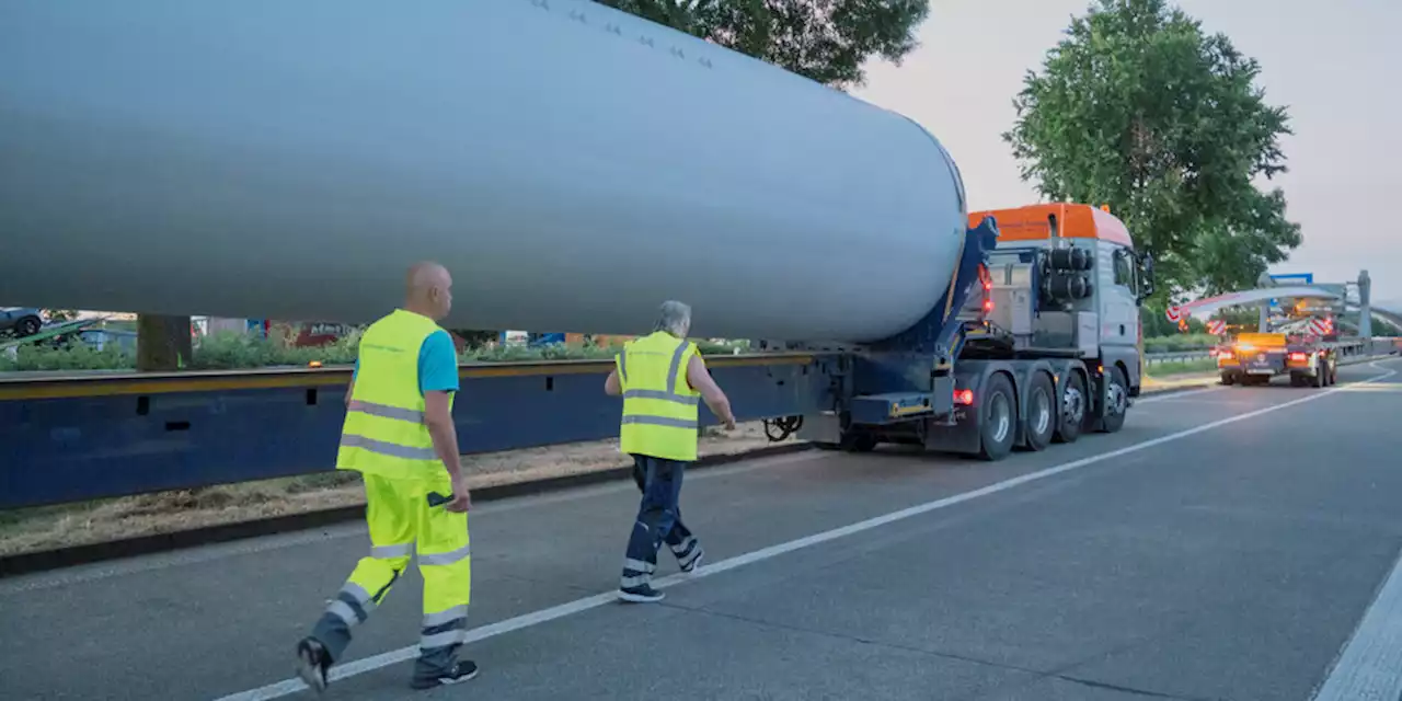 Ausbau der Windenergie: Mit Flügeln über die Autobahn